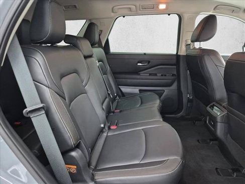 Used 2024 Nissan Pathfinder SL AWD/4WD image 22