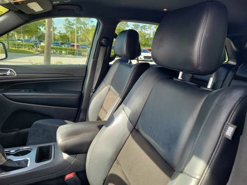 Used 2020 Jeep Grand Cherokee Laredo w/ Laredo X Package image 16