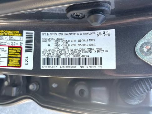 Used 2021 Toyota Tacoma TRD Off-Road w/ Technology Package AWD/4WD image 24