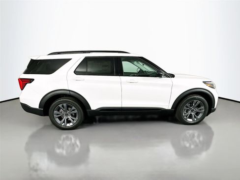New 2026 Ford Explorer Active w/ Active Comfort Package AWD/4WD image 8