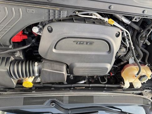 Used 2020 Chrysler Voyager Lxi image 10