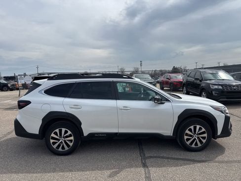 Used 2023 Subaru Outback Premium image 9