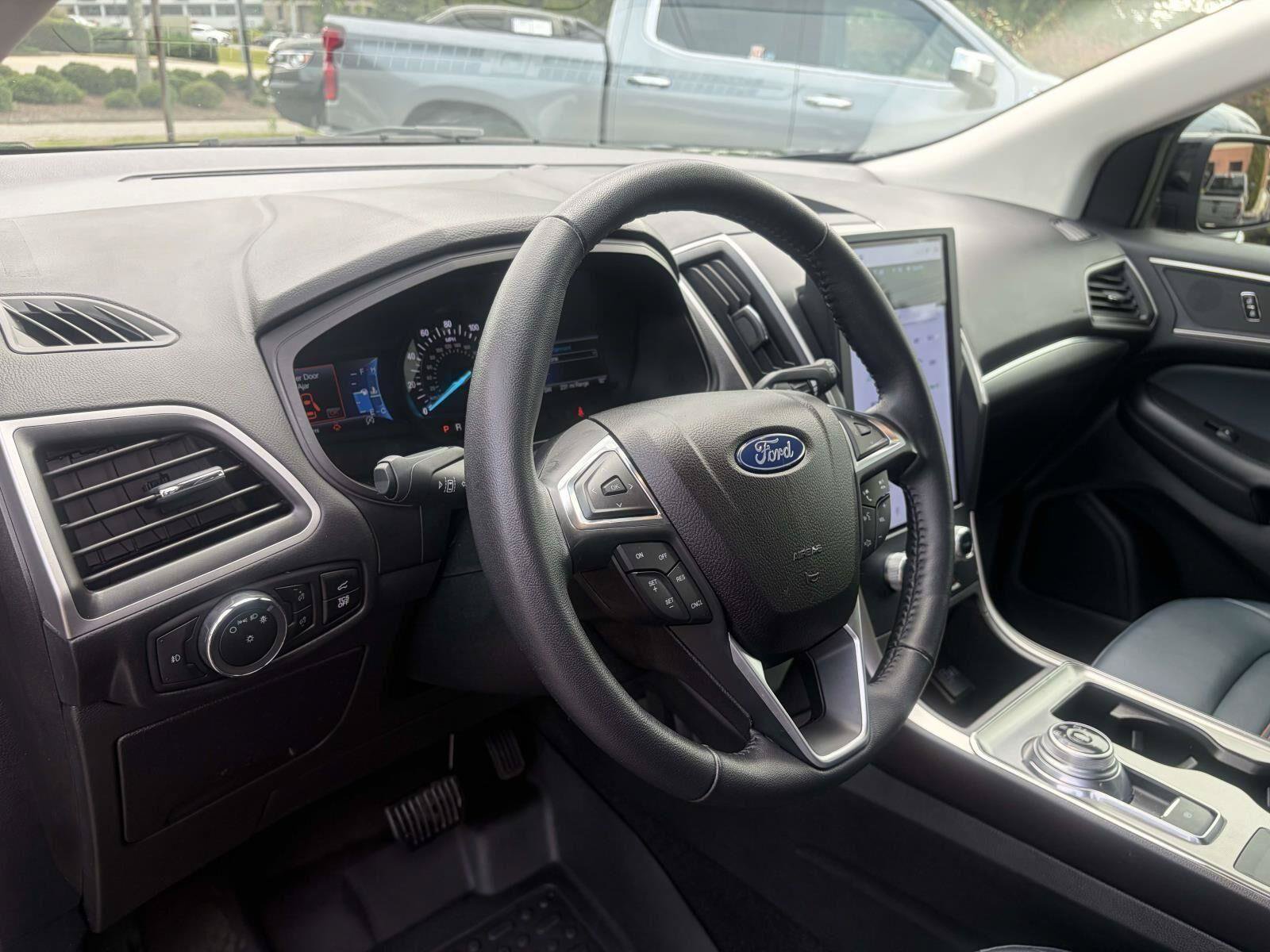 Used 2023 Ford Edge SEL w/ Sport Appearance Package AWD/4WD image 9