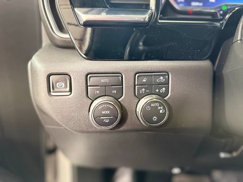 Used 2025 Chevrolet Silverado 1500 LT w/ Safety Package AWD/4WD image 16