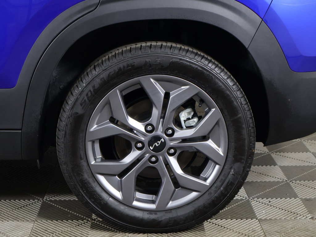 Used 2024 Kia Seltos LX AWD/4WD image 19