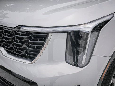 Used 2025 Kia Sorento S FWD image 6