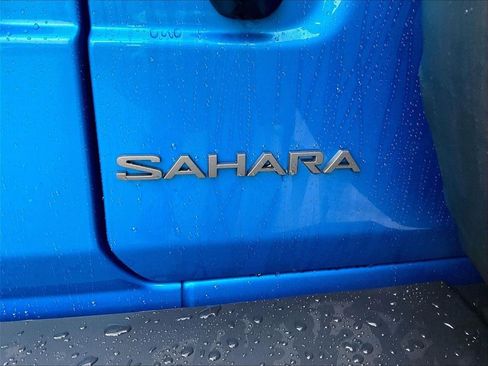 Used 2025 Jeep Wrangler Unlimited Sahara AWD/4WD image 29