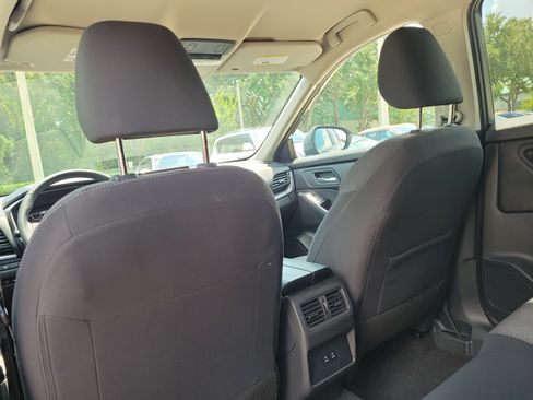 Certified 2025 Nissan Rogue SV FWD image 18