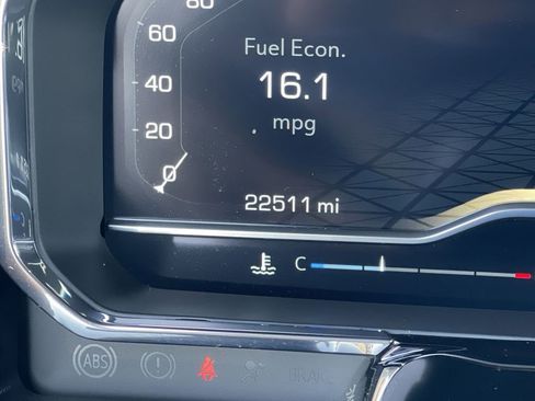 Used 2025 GMC Sierra 1500 Elevation image 12