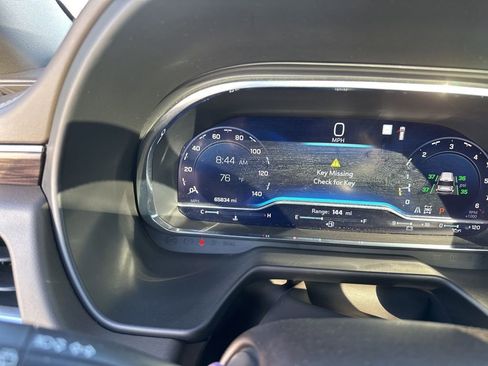 Used 2022 Chevrolet Suburban Z71 w/ Luxury Package image 9