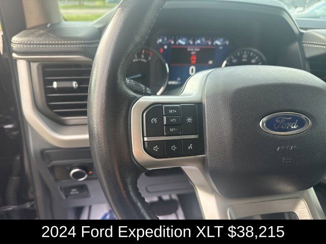 Used 2024 Ford Expedition XLT AWD/4WD image 18