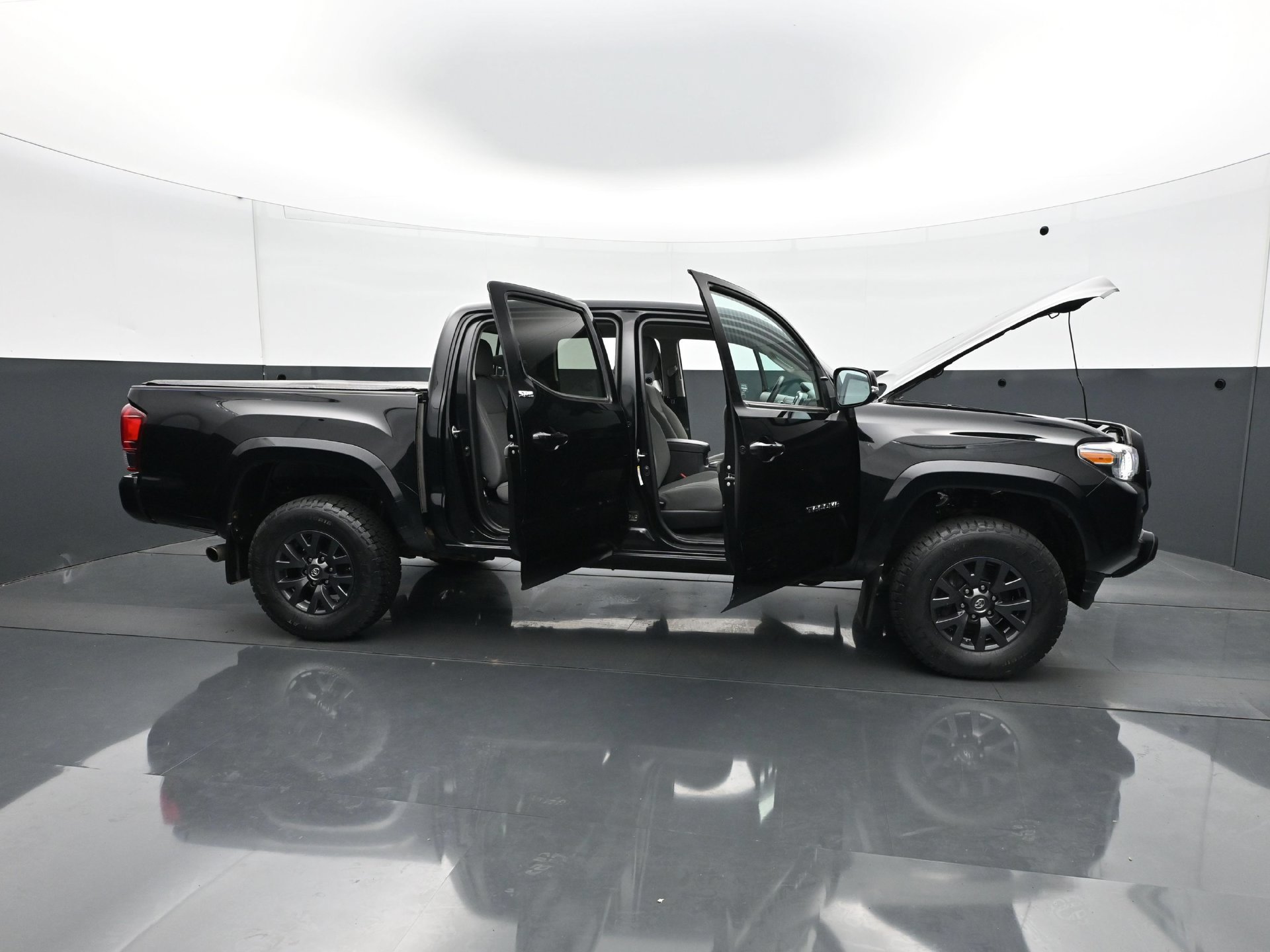 Used 2020 Toyota Tacoma SR5 w/ Technology Package AWD/4WD image 33