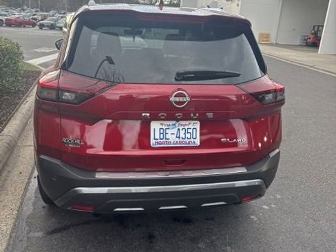 Used 2023 Nissan Rogue SL image 1