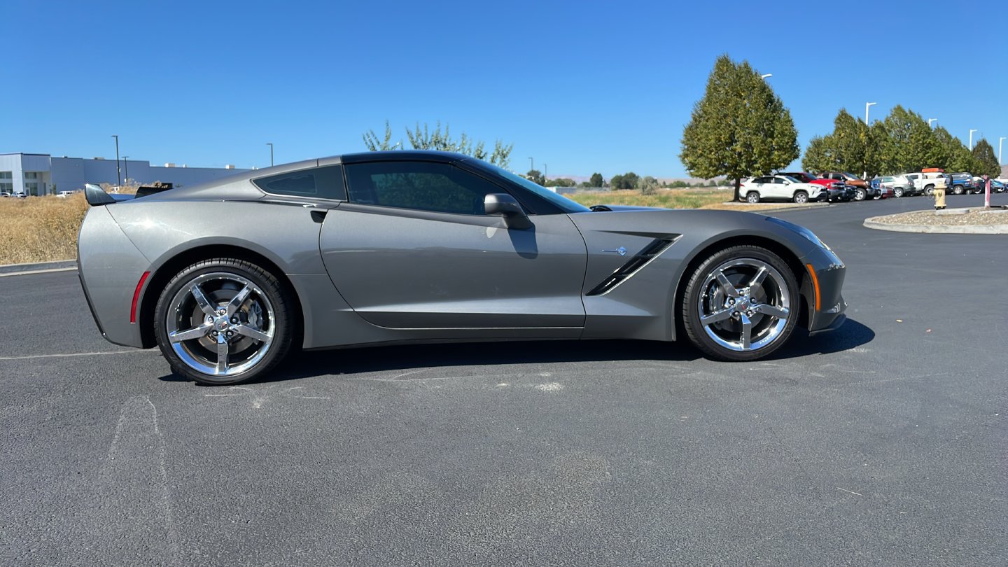 Used 2015 Chevrolet Corvette Stingray Coupe RWD image 4