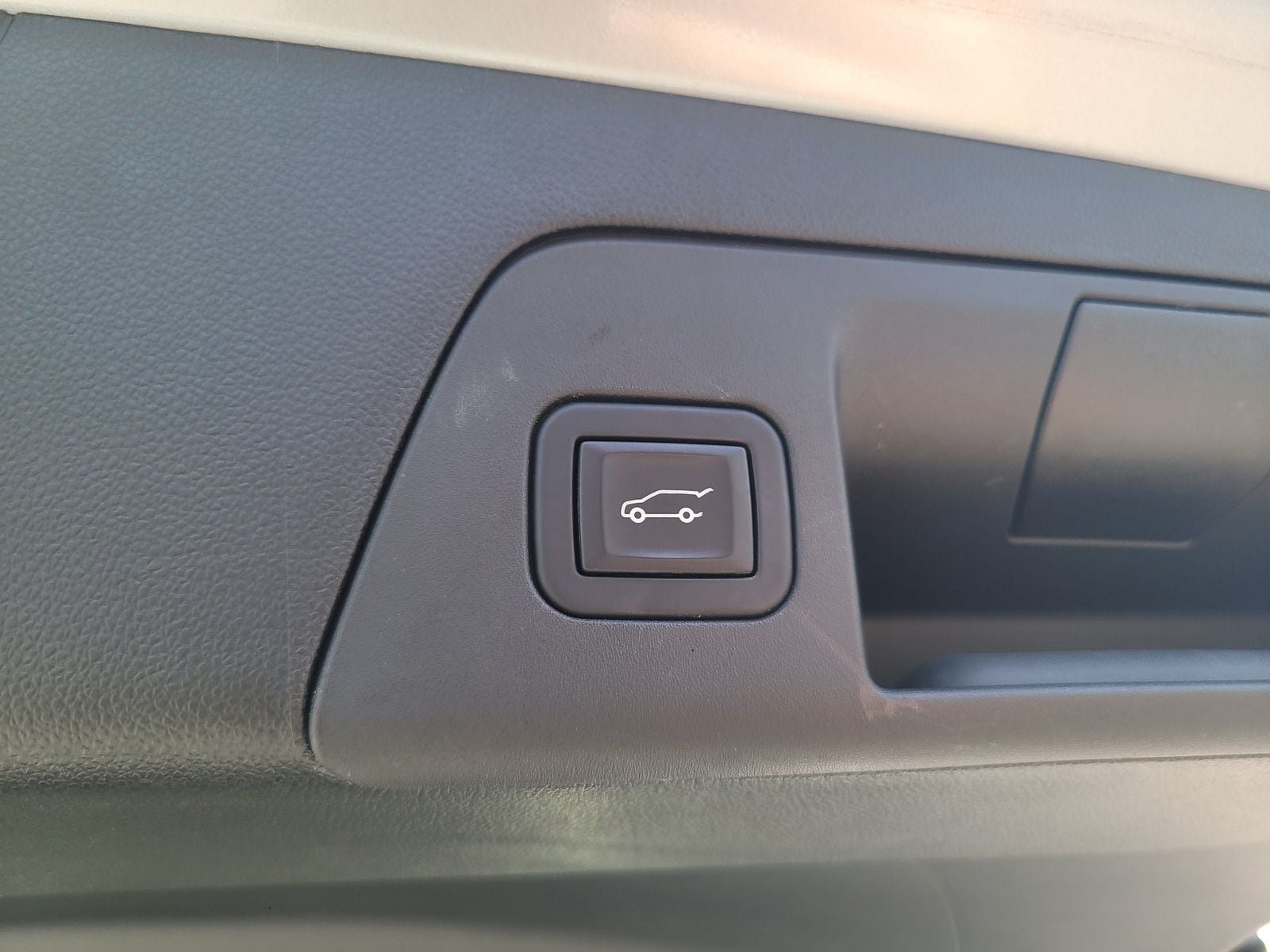 Used 2023 Buick Envision Essence FWD image 27