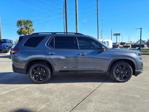 Used 2025 Honda Pilot Black Edition image 8
