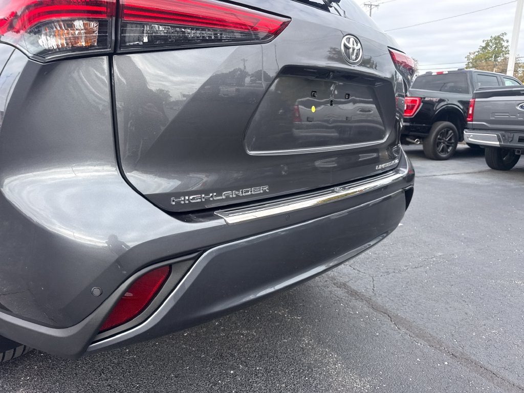Used 2023 Toyota Highlander Limited AWD/4WD image 11