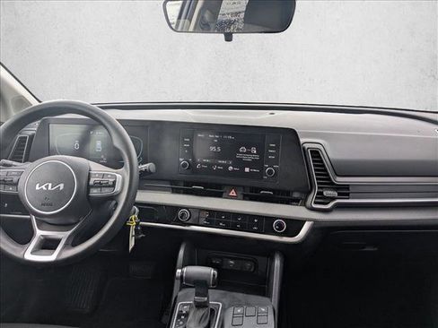 Used 2025 Kia Sportage LX image 17