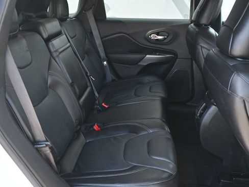 Used 2019 Jeep Cherokee Limited FWD image 17