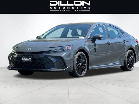 Used 2025 Toyota Camry SE FWD image 8