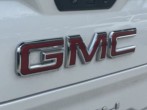 Used 2023 GMC Sierra 1500 Denali w/ Technology Package AWD/4WD image 9