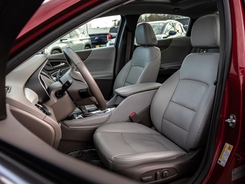 Used 2017 Chevrolet Malibu Hybrid w/ Leather Package image 11