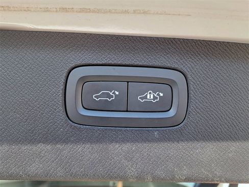 Used 2023 Volvo XC90 B6 Ultimate w/ Lounge Package image 28