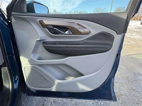 Used 2020 GMC Terrain SLE w/ Driver Convenience Package image 16