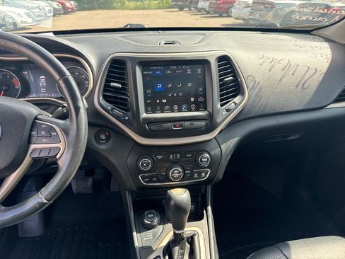 Used 2016 Jeep Cherokee Limited w/ Luxury Group AWD/4WD image 10