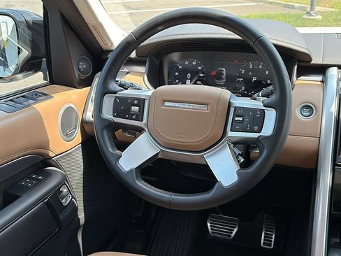 Used 2025 Land Rover Discovery Metropolitan Edition AWD/4WD image 22