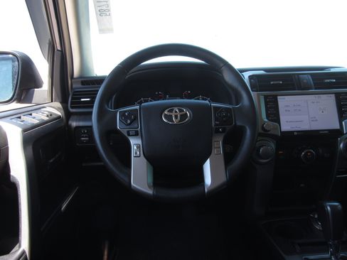 Used 2021 Toyota 4Runner SR5 AWD/4WD image 25