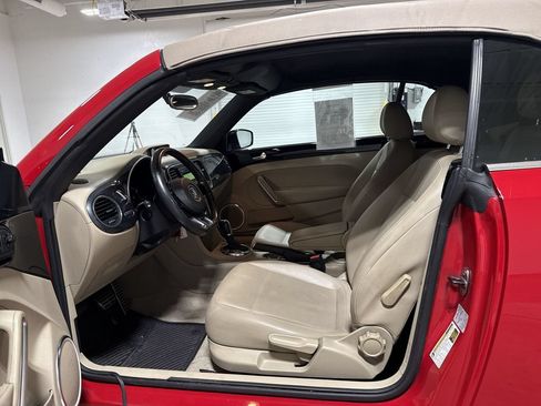 Used 2013 Volkswagen Beetle Turbo 60's Edition FWD image 18
