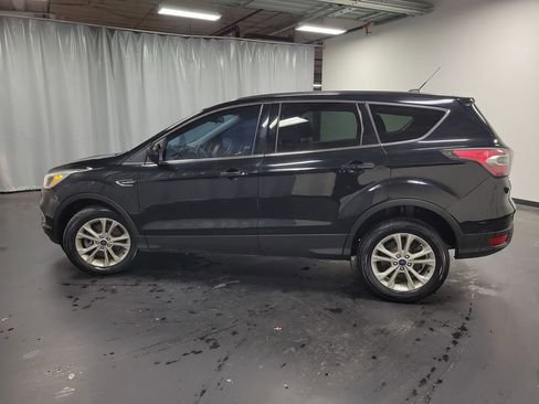Used 2017 Ford Escape SE image 5