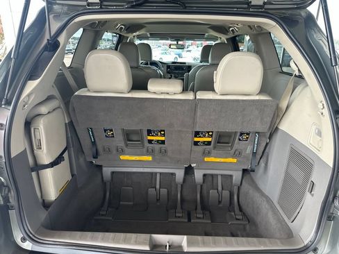 Used 2011 Toyota Sienna XLE FWD image 17