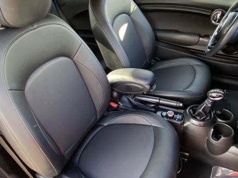 Used 2019 MINI Cooper 2-Door Hardtop image 10