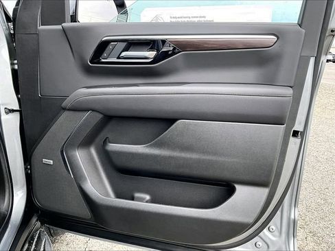 New 2026 Chevrolet Suburban Premier image 30