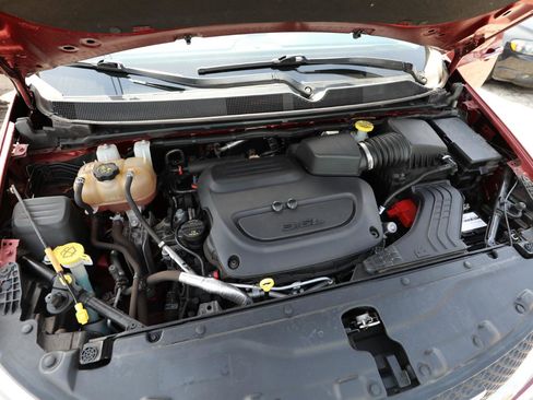 Used 2020 Chrysler Pacifica Touring-L w/ Tire & Wheel Group image 26