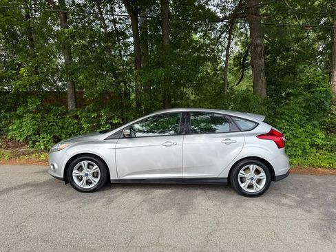 Used 2014 Ford Focus SE image 2