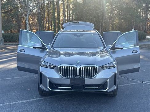 Used 2025 BMW X5 xDrive50e image 9