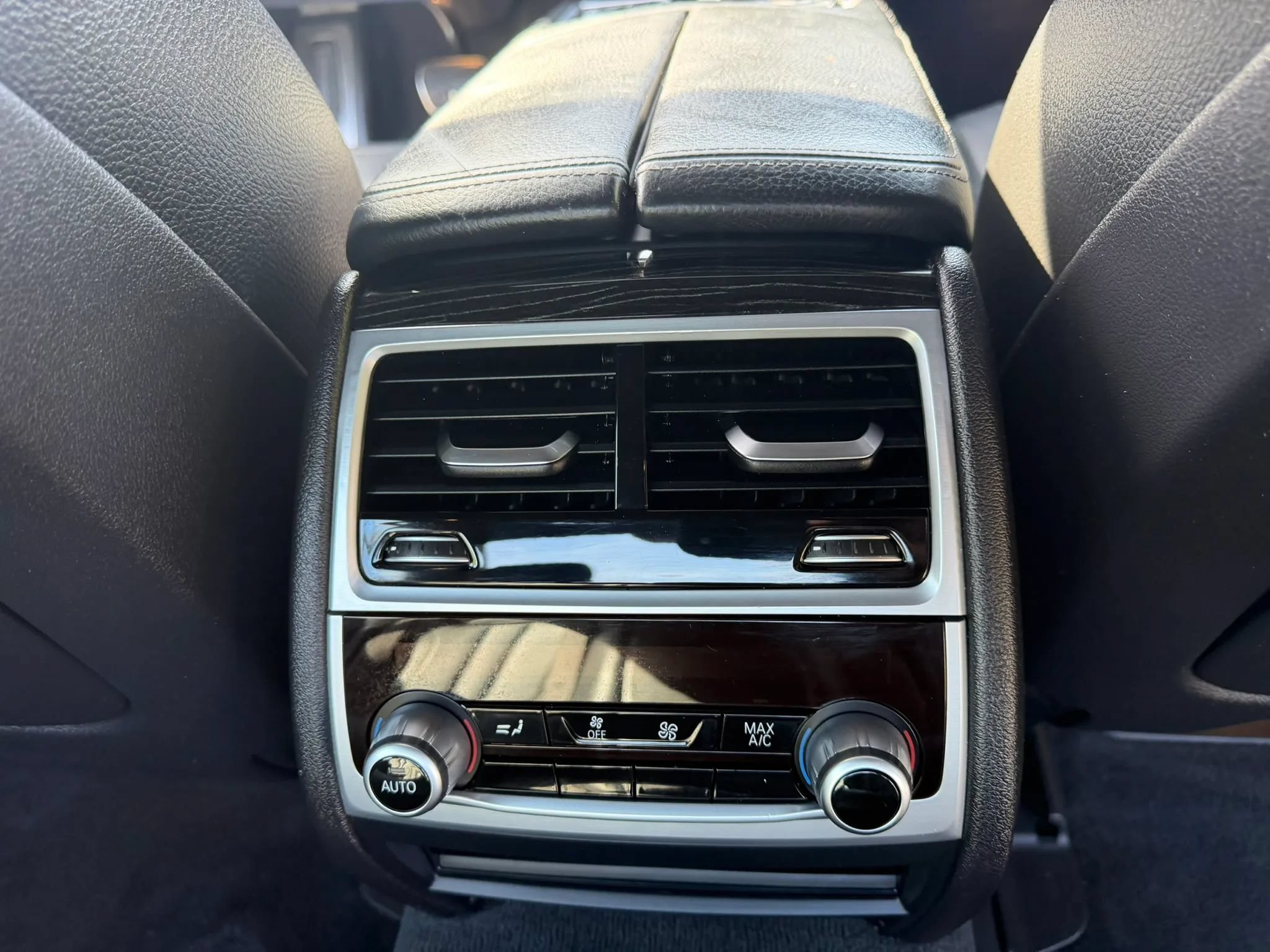 Used 2019 BMW 740i w/ M Sport Package RWD image 22
