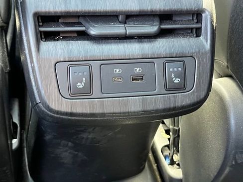 Used 2024 Nissan Ariya FWD image 3