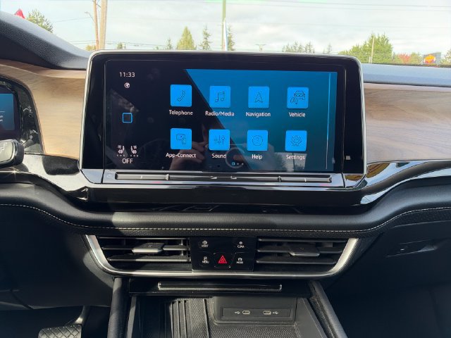 Used 2025 Volkswagen Atlas SE FWD image 17