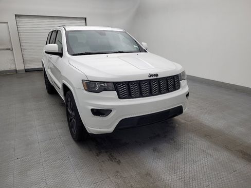 Used 2017 Jeep Grand Cherokee Altitude image 14