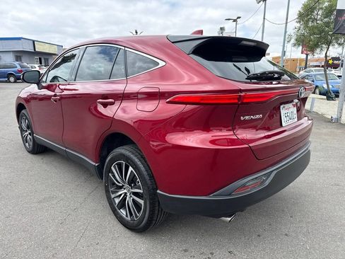 Used 2024 Toyota Venza LE AWD/4WD image 3