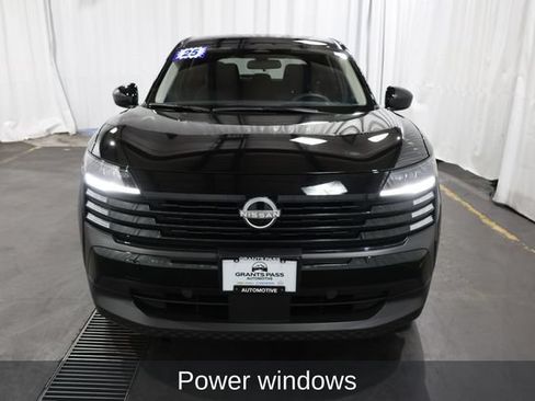 Used 2025 Nissan Kicks SV AWD/4WD image 8
