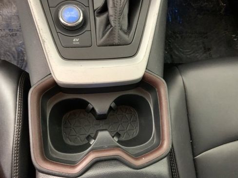 Used 2021 Toyota RAV4 Limited image 28