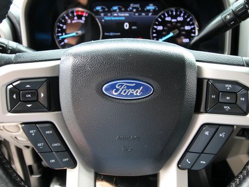 Used 2019 Ford F250 Lariat w/ Lariat Ultimate Package AWD/4WD image 28