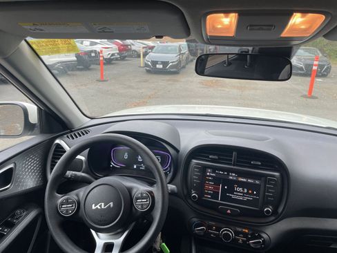 Used 2025 Kia Soul LX w/ LX Technology Package image 32