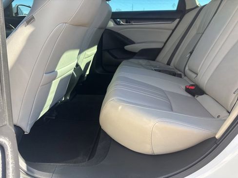Used 2018 Honda Accord Touring image 13