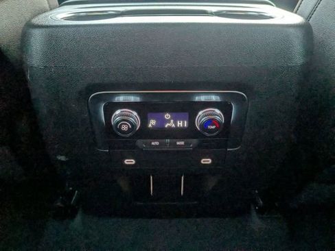 Used 2024 GMC Yukon SLT image 33